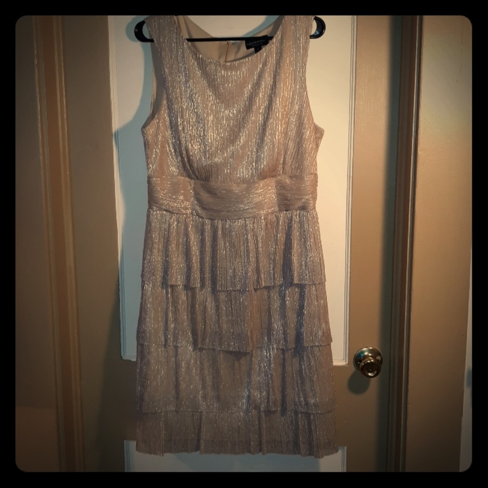 Connected apparel ladies size 16 gold tiered dress